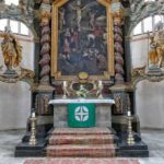 FigurenlinksundrechtsvomAltarinderWenzelskirche