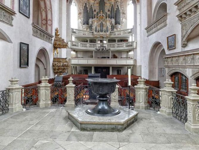 Blick in die Wenzelskirche vom Altar aus wenzelskirche naumburg 009