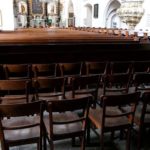 Stühle in den hinteren Reihen beim Gottesdienst in der Wenzelskirche