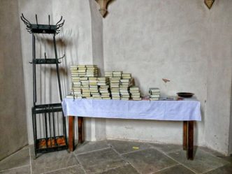 Kleiderständer und Gesangsbücher für den Gottesdienst Wenzelskirche Naumburg wenzelskirche naumburg 023