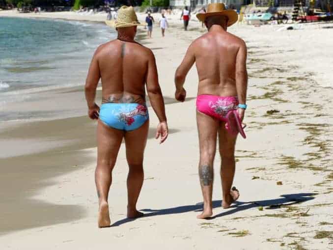 Urlaub Reise - Männer am Strand UrlaubReise MänneramStrand