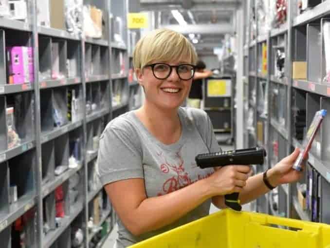 Amazon Mitarbeiter/in, Copyright Amazon Amazon Mitarbeiter/in, Copyright Amazon
