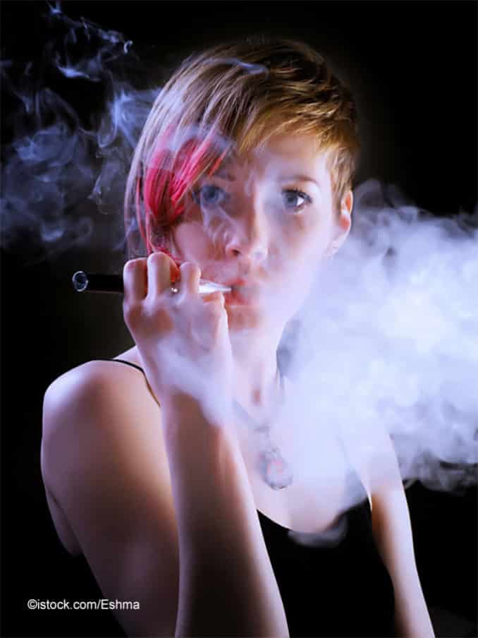 Frau Rauchen e-Zigarette Liquids Dampf