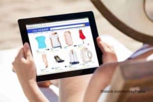 Online Shop Mitarbeiter mit Tablett