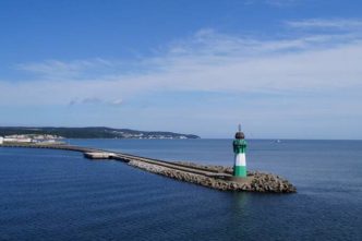 Grün Weisser Leuchtturm auf Rügen ruegen mole leutturm