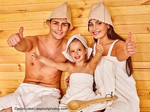 Familie in der Sauna