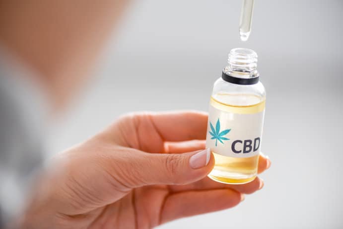 CBD Öl-Flasche
