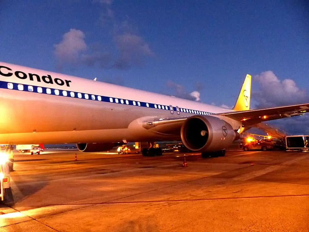 Condor Flieger am Flughafen in Barbados