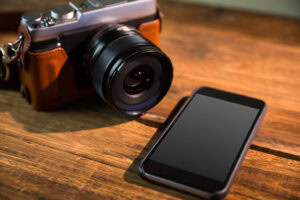 Smartphone und Kamera