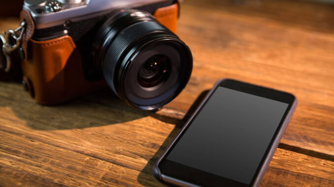 Smartphone und Kamera