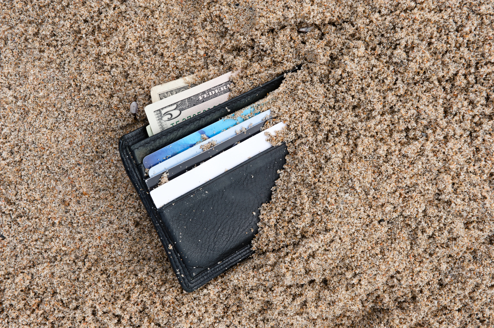 Kreditkarten am Strand verloren 