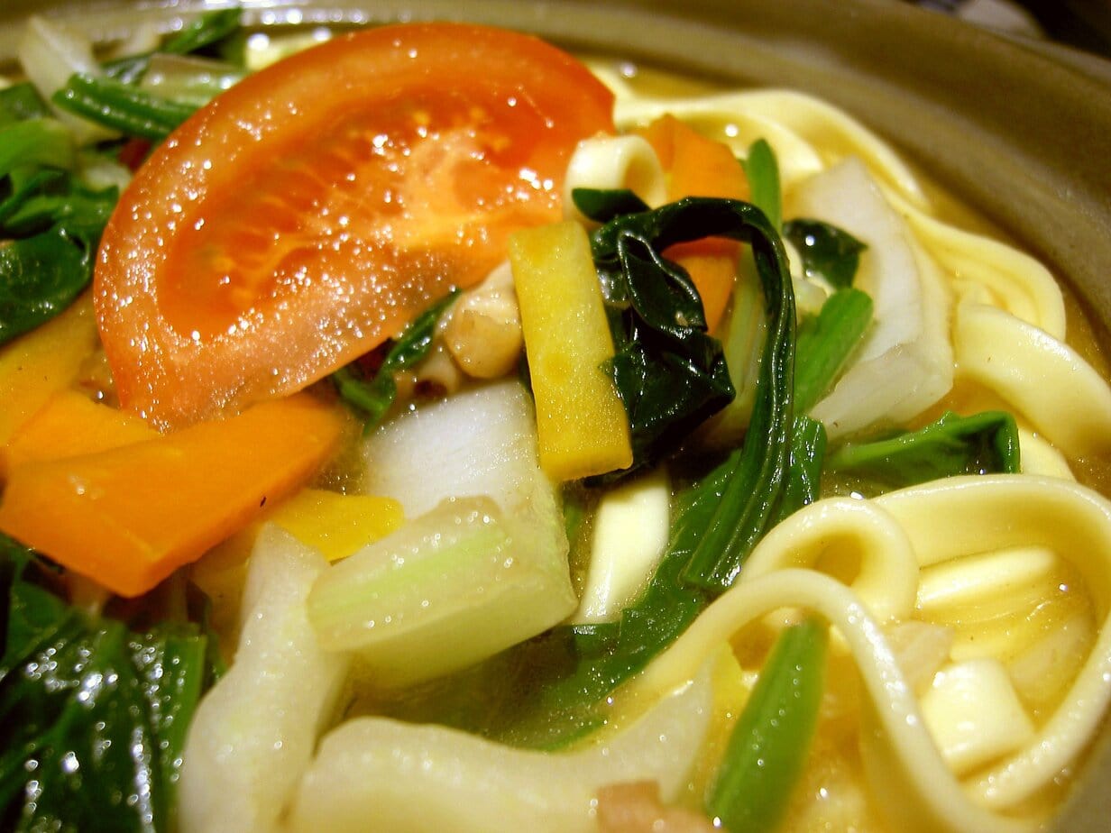 Momos, Dal Bhat & Co.: Eine kulinarische Reise durch Nepal Thukpa