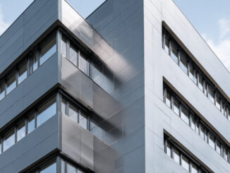 Fassade aus korrosionsbeständigen Alu Profilen 